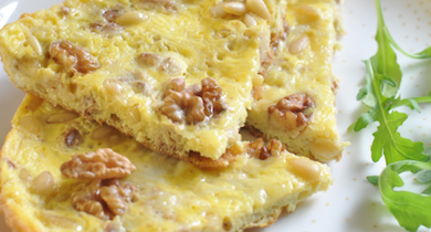 Omelette au comté, noix et pignons