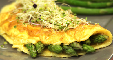 Omelette aux pointes d'asperges et graines germées