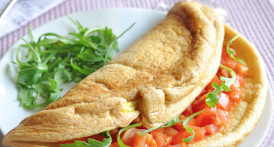 Omelette soufflée à la concassée de tomates fraîches et roquette
