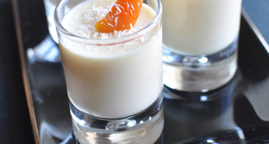 Panna cotta à l’abricot et à la noix de coco