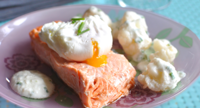 Pavé de saumon, chou-fleur et oeufs pochés