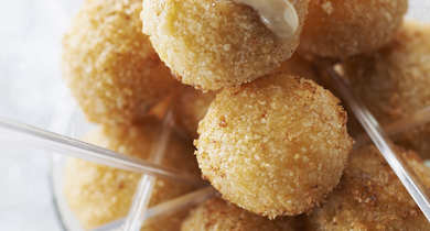 Cromesquis au camembert, pomme et noisette