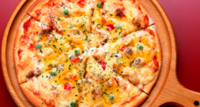Pizza fromage et légumes