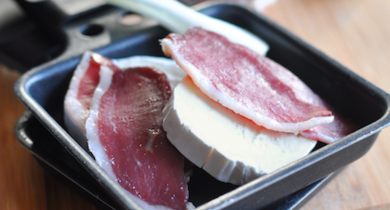 Raclette du sud-ouest au magret de canard fumé au fromage de chèvre