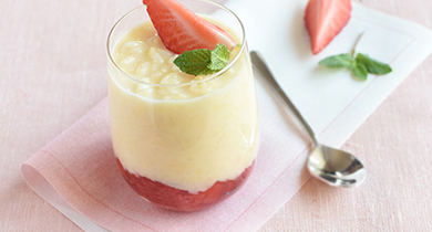 Riz au lait et sa compotée de fraises, menthe et citron