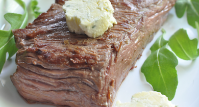 Rumsteck grillé au beurre de Rondelé ail et fines herbes