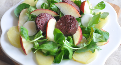 Salade tiède de boudins noirs aux deux pommes