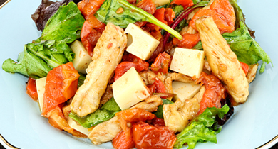 Salade de poulet, Emmental et ses légumes du soleil