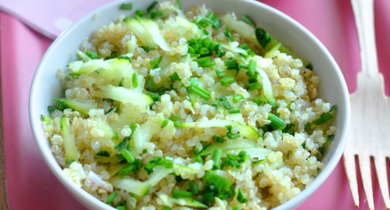 Salade de quinoa, sauce au yaourt