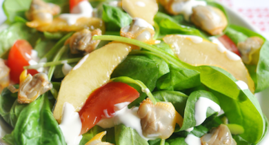 Salade d'épinards aux coques et yaourt