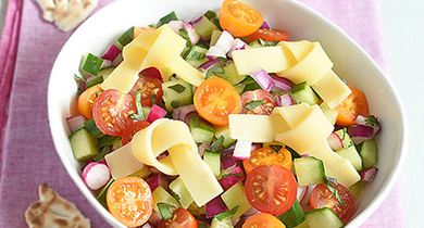 Salade de concombre tomates et emmental