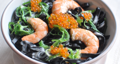 Tagliatelles à l'encre de seiche,  sauce à la crème