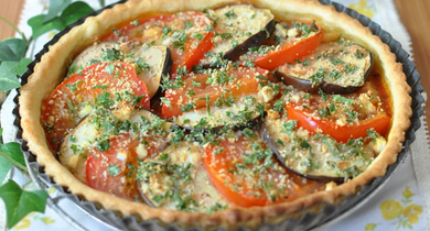 Tarte aux tomates, aubergines et chapelure persillée