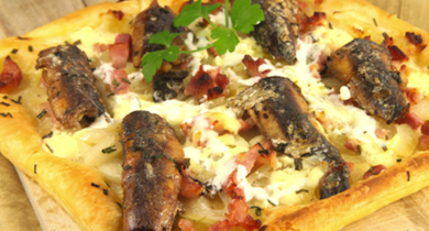 Tarte fine aux lardons et sardines
