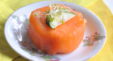 Timbale de saumon fumé et crème de courgettes