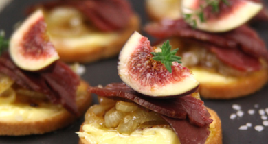 Toast aux oignons confits, magret et figues Président 