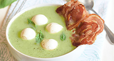 Soupe froide courgettes pancetta et mozzarella di bufala