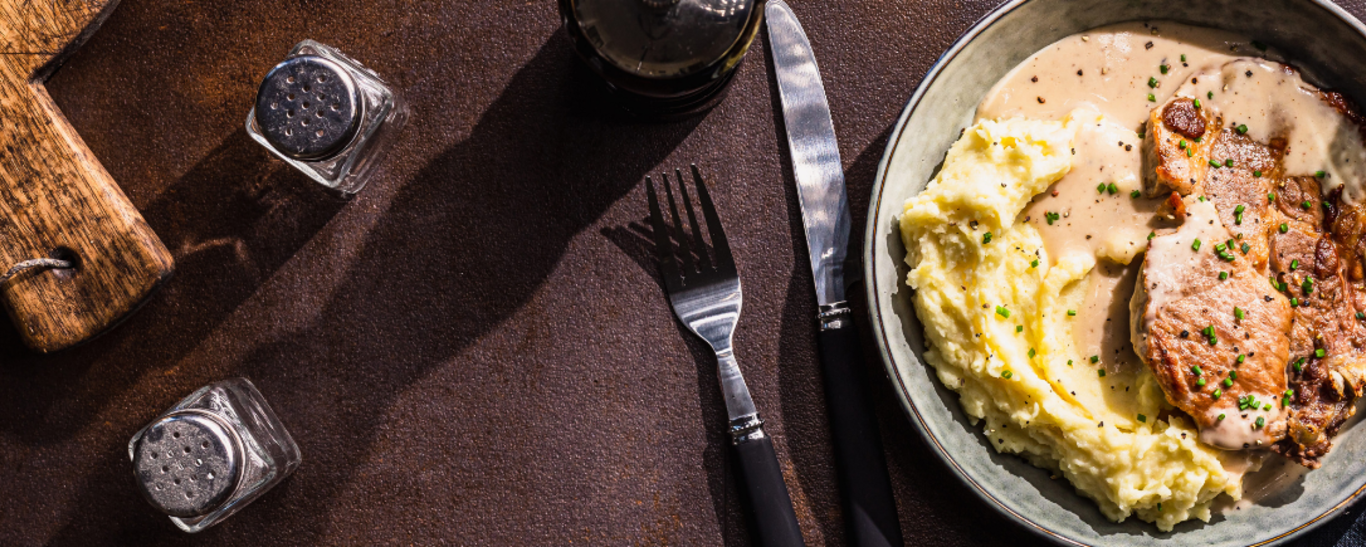 Côte de porc sauce au poivre et purée maison