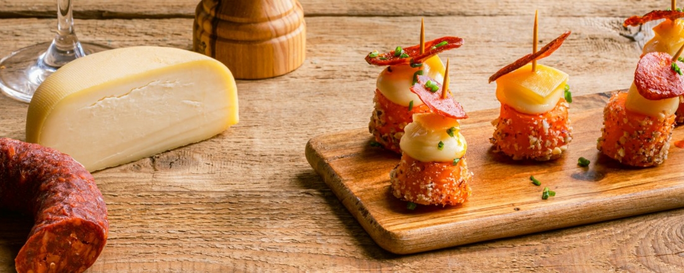 Bouchée de carotte, Chaussée aux Moines coulant, Chorizo grillé et ciboulette