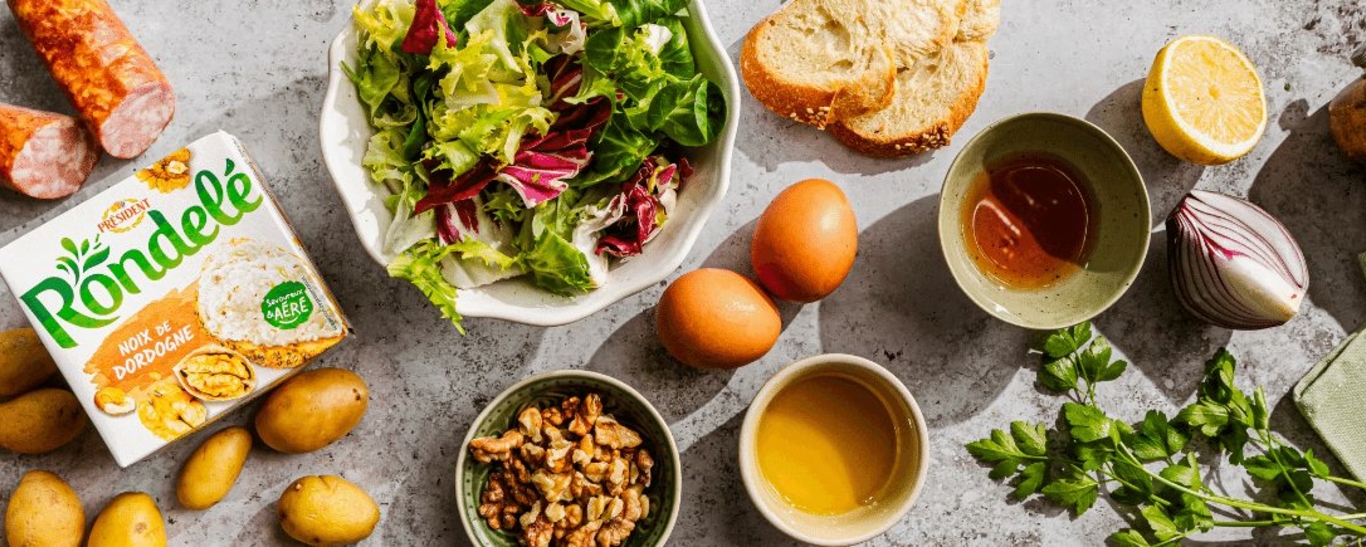 Salade de pommes de terre à la saucisse fumée et au Rondelé noix de Dordogne