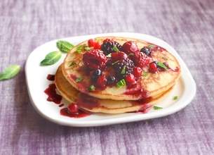 Pancakes à la compotée de fruits rouges