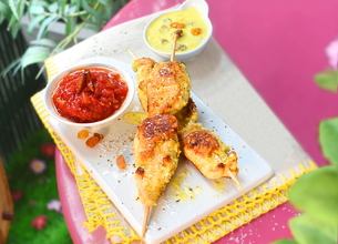 Brochettes de poulet à l'indienne et chutney de tomates