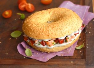 Bagel Société Crème, tartare tomates gambas