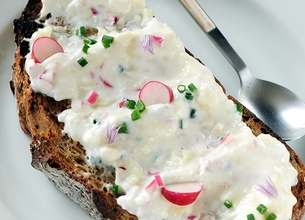 Tartine radis ciboulette à la Brique de Brebis Lou Pérac