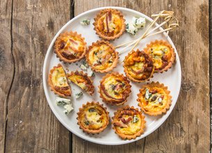 Mini quiches apéritives au Roquefort Société