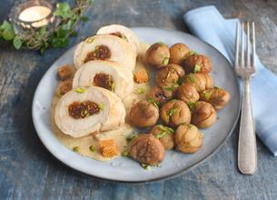 Suprêmes de Chapon aux Fruits Secs, sauce Pain d’Epices et Marrons Poêlés