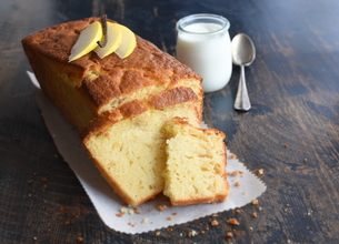 Gâteau au yaourt bio à la vanille et poires