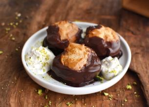 Profiteroles chocolat et pistaches