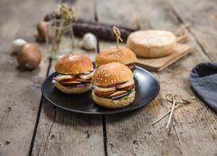 Mini Burgers Corses au figatelli et au Corsica Corsica affiné à la bière à la châtaigne
