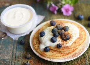 Pancakes aux myrtilles et yaourt à la grecque YAOS aux épices douces