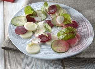 Salade betterave, concombre et P'tit Basque