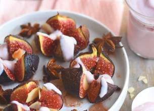 Figues rôties, sauce yaourt à la grecque fraise