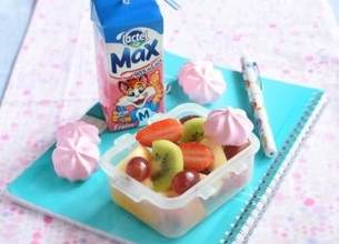 Lactel Max Fraise et ses meringues toutes roses et fruits frais