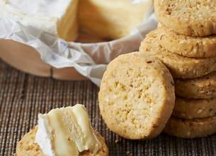 Camembert et sablé au sésame