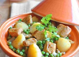 Tajine de poulet aux pommes de terre et petits pois 