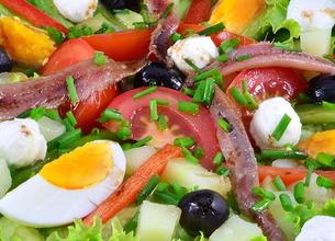 Salade Niçoise à la Mozzarella
