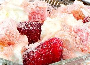 Glace macadamia sous sa veloute rose