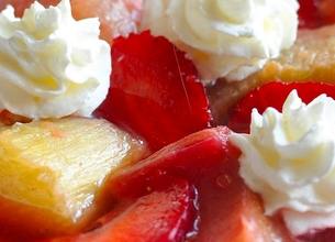 Nage de rhubarbe aux fraises