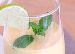 Smoothie à la mangue et au citron vert