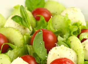 Salade d'été à la mozzarella