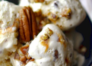 Glace à la vanille et noix de pécan