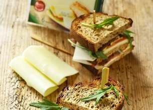 Club Sandwich aux tranches de brebis Lou Pérac, légumes grillés et jambon de pays