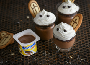 Nesquik petit et ses fantômes dans le cimetière