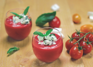 Gaspacho au fromage de brebis et au basilic