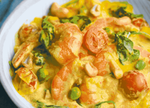 Curry de Crevettes aux épinards, petits pois & tomates cerises
