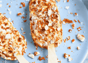 Esquimaux au Kéfir, pêches et amandes caramélisées